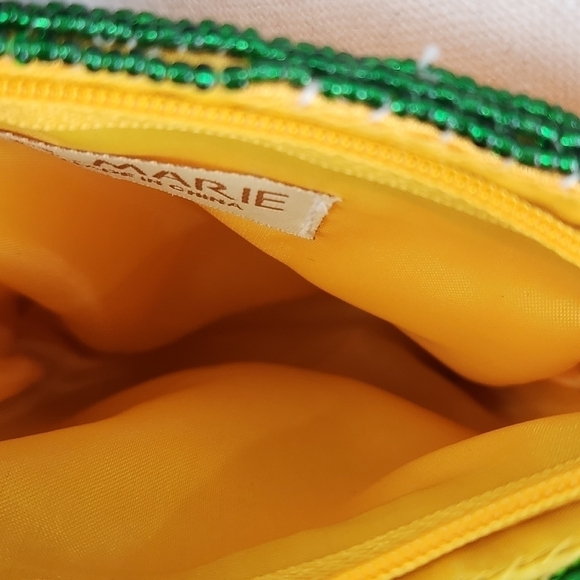 Vintage C Marie Style Glass Beaded Cross Body Christmas Purse - Picture 5 of 8